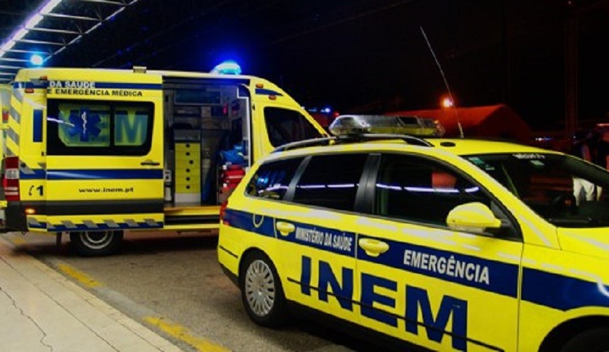 Um ferido em colisão entre carro e mota em Santa Maria da Feira